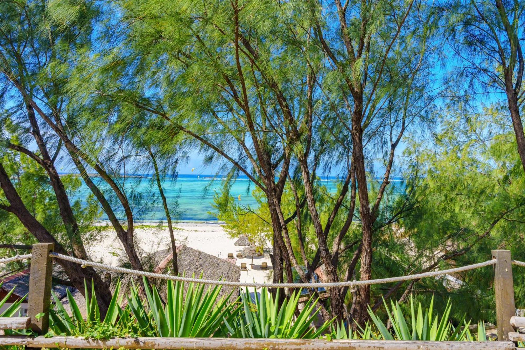 Madakitecamp Hotel Antsiranana ภายนอก รูปภาพ