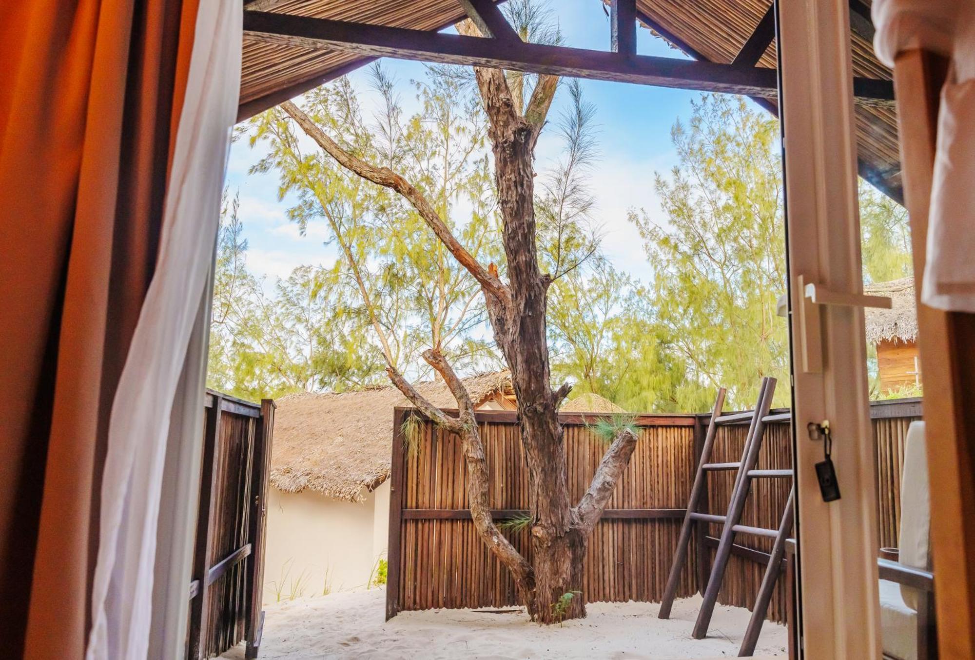 Madakitecamp Hotel Antsiranana ภายนอก รูปภาพ