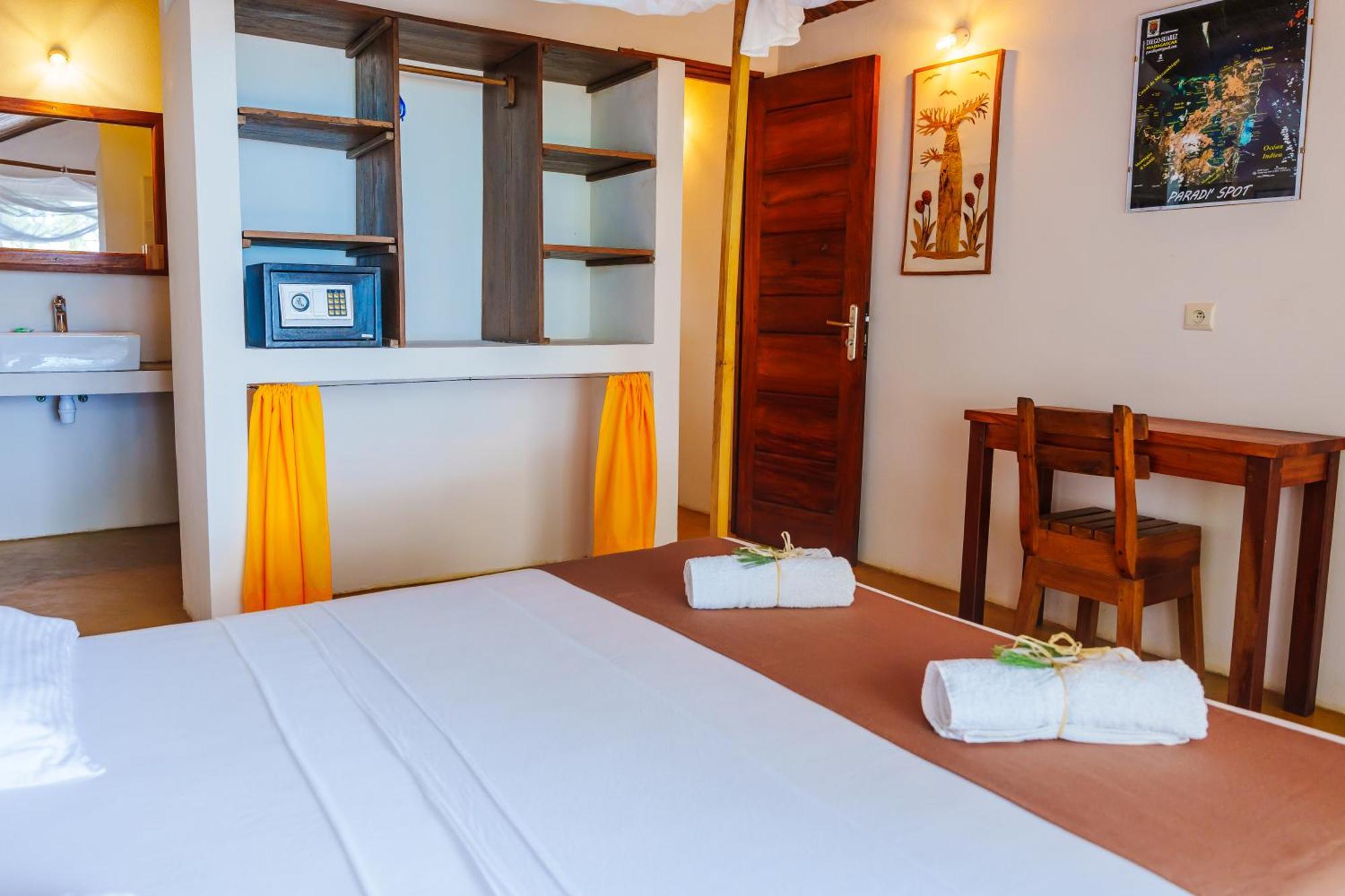 Madakitecamp Hotel Antsiranana ภายนอก รูปภาพ
